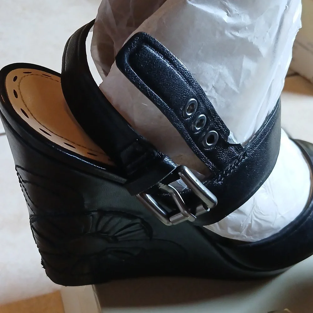 Shoes - Picture 2 of 3